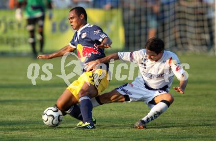 Fussball. OEFB Cup. SAK gegen Red Bull Salzburg. Thomas Riedl, (SAK), Santiago Leonardo Vitor (Salzburg). Klagenfurt, 21.9.2011.
Foto: Kuess
---
pressefotos, pressefotografie, kuess, qs, qspictures, sport, bild, bilder, bilddatenbank