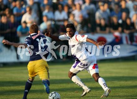 Fussball. OEFB Cup. SAK gegen Red Bull Salzburg. Christian Makanda Mpaka, (SAK), Dusan Svento  (Salzburg). Klagenfurt, 21.9.2011.
Foto: Kuess
---
pressefotos, pressefotografie, kuess, qs, qspictures, sport, bild, bilder, bilddatenbank