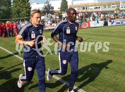 Fussball. OEFB Cup. SAK gegen Red Bull Salzburg.  Stefan Hierlaender Ibrahim Sekagya (Salzburg). Klagenfurt, 21.9.2011.
Foto: Kuess
---
pressefotos, pressefotografie, kuess, qs, qspictures, sport, bild, bilder, bilddatenbank