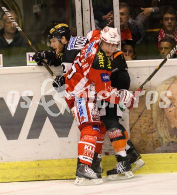 EBEL. Eishockey Bundesliga.  KAC gegen Graz 99ers. SCHULLER David (KAC), MODERER Kevin (Graz). Klagenfurt, 23.9.2011.
Foto: Kuess 

---
pressefotos, pressefotografie, kuess, qs, qspictures, sport, bild, bilder, bilddatenbank