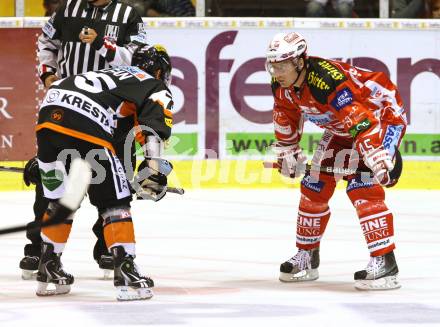 EBEL. Eishockey Bundesliga.  KAC gegen Graz 99ers. SCHULLER David (KAC), WILFAN Maximilian (Graz). Klagenfurt, 23.9.2011.
Foto: Kuess 

---
pressefotos, pressefotografie, kuess, qs, qspictures, sport, bild, bilder, bilddatenbank