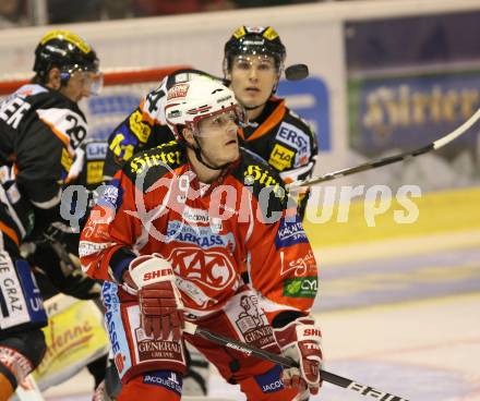 EBEL. Eishockey Bundesliga.  KAC gegen Graz 99ers. GEIER Stefan (KAC), REINTHALER Kristof (Graz). Klagenfurt, 23.9.2011.
Foto: Kuess 

---
pressefotos, pressefotografie, kuess, qs, qspictures, sport, bild, bilder, bilddatenbank