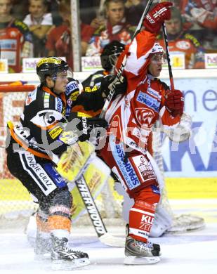 EBEL. Eishockey Bundesliga.  KAC gegen Graz 99ers. KALT Dieter (KAC), WILFAN Maximilian (Graz). Klagenfurt, 23.9.2011.
Foto: Kuess 

---
pressefotos, pressefotografie, kuess, qs, qspictures, sport, bild, bilder, bilddatenbank