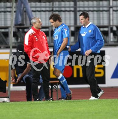 Fussball. Regionalliga. VSV gegen Pasching. Michael Kirisits verletzt. Leistenzerrung (VSV). Villach, 23.9.2011. 
Foto: Kuess

---
pressefotos, pressefotografie, kuess, qs, qspictures, sport, bild, bilder, bilddatenbank