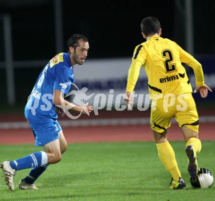 Fussball. Regionalliga. VSV gegen Pasching. Christian Prawda,  (VSV), Edvin Hodzic (Pasching). Villach, 23.9.2011. 
Foto: Kuess

---
pressefotos, pressefotografie, kuess, qs, qspictures, sport, bild, bilder, bilddatenbank