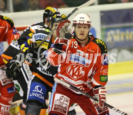 EBEL. Eishockey Bundesliga.  KAC gegen Graz 99ers. GEIER Stefan (KAC), REINTHALER Kristof (Graz). Klagenfurt, 23.9.2011.
Foto: Kuess 

---
pressefotos, pressefotografie, kuess, qs, qspictures, sport, bild, bilder, bilddatenbank