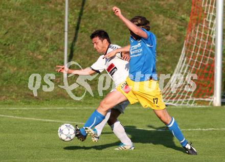 Fussball Kaerntner Liga. Feldkirchen gegen SVG Bleiburg. Auron Miloti (Feldkirchen), Thomas Hoeller (Bleiburg). Feldkirchen, am 24.9.2011.
Foto: Kuess 
---
pressefotos, pressefotografie, kuess, qs, qspictures, sport, bild, bilder, bilddatenbank