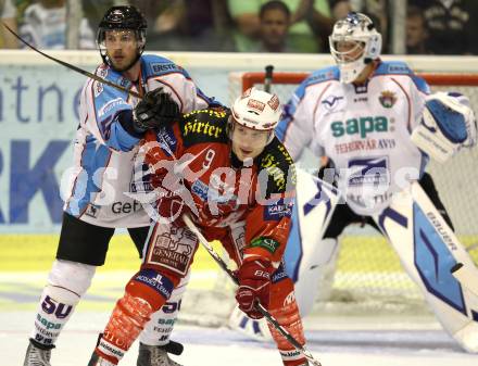 EBEL. Eishockey Bundesliga.  KAC gegen SAPA Fehervar AV19. Tyler Spurgeon, (KAC), Christian Burgatello, Bence Balizs (Alba Volan). Klagenfurt, 25.9.2011.
Foto: Kuess 

---
pressefotos, pressefotografie, kuess, qs, qspictures, sport, bild, bilder, bilddatenbank