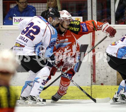 EBEL. Eishockey Bundesliga.  KAC gegen SAPA Fehervar AV19. Paul Schellander, (KAC), Viktor Tokaji (Alba Volan). Klagenfurt, 25.9.2011.
Foto: Kuess 

---
pressefotos, pressefotografie, kuess, qs, qspictures, sport, bild, bilder, bilddatenbank