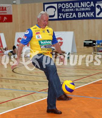 Volleyball. Eroeffnung Jufa Arena in Bleiburg. Heimstaette SK Aich/Dob. Landeshauptmann Gerhard Doerfler. Bleiburg, am 25.9.2011.
Foto: Kuess
---
pressefotos, pressefotografie, kuess, qs, qspictures, sport, bild, bilder, bilddatenbank