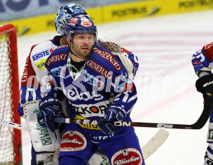 EBEL. Eishockey Bundesliga. EC Rekord Fenster VSV gegen KHL Medvescak Zagreb. PETRIK Nicolas (VSV), OUZAS Michael (Zagreb). Villach, am 25.9.2011.
Foto: Kuess 


---
pressefotos, pressefotografie, kuess, qs, qspictures, sport, bild, bilder, bilddatenbank