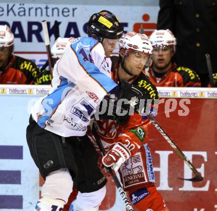 EBEL. Eishockey Bundesliga.  KAC gegen SAPA Fehervar AV19. John Lammers, (KAC), Andras Benk (Alba Volan). Klagenfurt, 25.9.2011.
Foto: Kuess 

---
pressefotos, pressefotografie, kuess, qs, qspictures, sport, bild, bilder, bilddatenbank