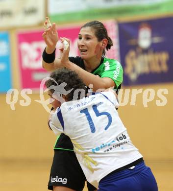 Woman Handball Austria. SG Witasek Kaernten gegen HC MGT BW Feldkirch. Gabriela Eugenia Rotis-Nagy (Kaernten), Burcu Keskin (Feldkirch). Feldkirchen, am 24.9.2011.
Foto: Kuess
---
pressefotos, pressefotografie, kuess, qs, qspictures, sport, bild, bilder, bilddatenbank