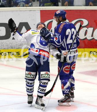 EBEL. Eishockey Bundesliga. EC Rekord Fenster VSV gegen KHL Medvescak Zagreb. KUZNIK Greg (VSV), ZANOSKI Tomislav (Zagreb). Villach, am 25.9.2011.
Foto: Kuess 


---
pressefotos, pressefotografie, kuess, qs, qspictures, sport, bild, bilder, bilddatenbank