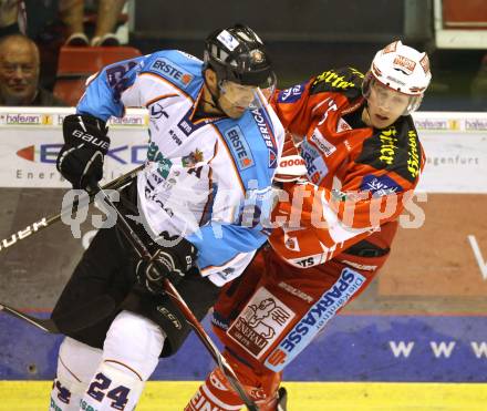 EBEL. Eishockey Bundesliga.  KAC gegen SAPA Fehervar AV19. Nikolaus Holzer, (KAC),  Krisztian Palkovics (Alba Volan). Klagenfurt, 25.9.2011.
Foto: Kuess 

---
pressefotos, pressefotografie, kuess, qs, qspictures, sport, bild, bilder, bilddatenbank