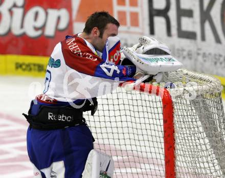 EBEL. Eishockey Bundesliga. EC Rekord Fenster VSV gegen KHL Medvescak Zagreb.  OUZAS Michael (Zagreb). Villach, am 25.9.2011.
Foto: Kuess 


---
pressefotos, pressefotografie, kuess, qs, qspictures, sport, bild, bilder, bilddatenbank