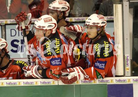 EBEL. Eishockey Bundesliga.  KAC gegen SAPA Fehervar AV19. Mike Siklenka, Maximilian Isopp (KAC). Klagenfurt, 25.9.2011.
Foto: Kuess 

---
pressefotos, pressefotografie, kuess, qs, qspictures, sport, bild, bilder, bilddatenbank