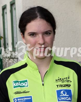 Kaernten Sport. Package Uebergabe. Jenny Karina Ertl (Badminton). Klagenfurt, 26.9.2011.
Foto: Kuess
---
pressefotos, pressefotografie, kuess, qs, qspictures, sport, bild, bilder, bilddatenbank