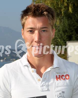 Kaernten Sport. Package Uebergabe.  Christoph Lorber  (Triathlon). Klagenfurt, 26.9.2011.
Foto: Kuess
---
pressefotos, pressefotografie, kuess, qs, qspictures, sport, bild, bilder, bilddatenbank