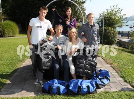 Kaernten Sport. Package Uebergabe. Christoph Lorber Triathlon), Michaela Taupe-Traer (Rudern), Claudia SchÃ¤tzer (Tischtennis), Julia Schmid (Wildwasserkajak), Hollauf Reinhold (Leichtathletik). Klagenfurt, 26.9.2011.
Foto: Kuess
---
pressefotos, pressefotografie, kuess, qs, qspictures, sport, bild, bilder, bilddatenbank