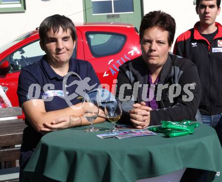 Kaernten Sport. Package Uebergabe. Mag. Andrea Zweibrot (Behindertensport). Klagenfurt, 26.9.2011.
Foto: Kuess
---
pressefotos, pressefotografie, kuess, qs, qspictures, sport, bild, bilder, bilddatenbank