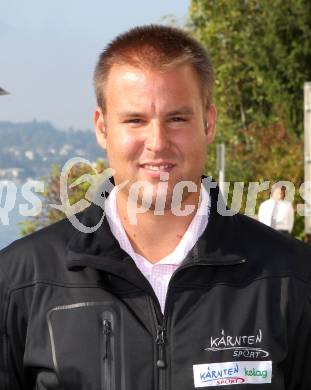 Kaernten Sport. Package Uebergabe.  Christoph Knauder (Rodeln). Klagenfurt, 26.9.2011.
Foto: Kuess
---
pressefotos, pressefotografie, kuess, qs, qspictures, sport, bild, bilder, bilddatenbank