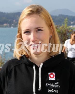 Kaernten Sport. Package Uebergabe. Stephanie Wiedner (Radsport). Klagenfurt, 26.9.2011.
Foto: Kuess
---
pressefotos, pressefotografie, kuess, qs, qspictures, sport, bild, bilder, bilddatenbank