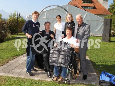 Kaernten Sport. Package Uebergabe. Reinhard Tellian, Lisa Perterer (Triathlon), Stephanie Wiener (Radsport), KLaus Dolleschal (Behindertensport), Harald Kogler (Kelag), Florian Berg (Rudern). Klagenfurt, 26.9.2011.
Foto: Kuess
---
pressefotos, pressefotografie, kuess, qs, qspictures, sport, bild, bilder, bilddatenbank