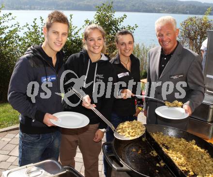 Kaernten Sport. Package Uebergabe.  Dominik Trojan, Irena Rohrer, Lara Vadlau, Reinhard Tellian. Klagenfurt, 26.9.2011.
Foto: Kuess
---
pressefotos, pressefotografie, kuess, qs, qspictures, sport, bild, bilder, bilddatenbank