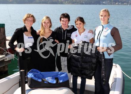 Kaernten Sport. Package Uebergabe. Kerstin Muschet (Langlauf), Tina Rauchenwald (Wasserschi), Lisa Perterer (Triathlon),  Sandra Kleinberger (Fechten), Patrick Ofner (Tennis). Klagenfurt, 26.9.2011.
Foto: Kuess
---
pressefotos, pressefotografie, kuess, qs, qspictures, sport, bild, bilder, bilddatenbank