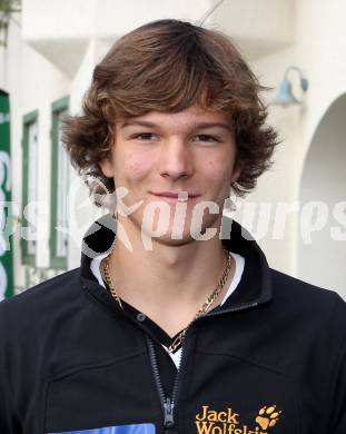 Kaernten Sport. Package Uebergabe. Tobias Habenicht (Langlauf). Klagenfurt, 26.9.2011.
Foto: Kuess
---
pressefotos, pressefotografie, kuess, qs, qspictures, sport, bild, bilder, bilddatenbank