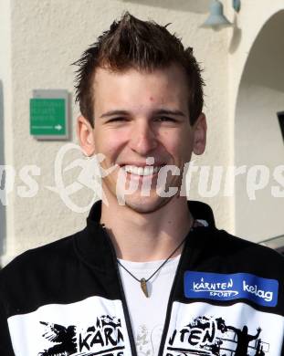 Kaernten Sport. Package Uebergabe. Felix Widnig (Snowboard). Klagenfurt, 26.9.2011.
Foto: Kuess
---
pressefotos, pressefotografie, kuess, qs, qspictures, sport, bild, bilder, bilddatenbank