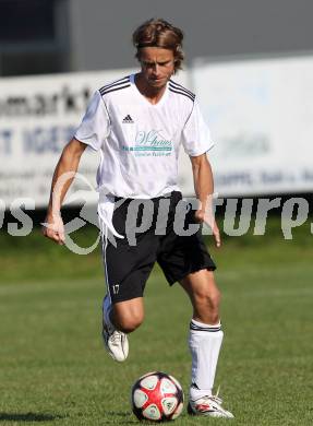 Fussball Kaerntner Liga. Eberndorf gegen Voelkermarkt. Horst Ernst Kummer (Eberndorf). Feldkirchen, 24.9.2011.
Foto: Kuess
---
pressefotos, pressefotografie, kuess, qs, qspictures, sport, bild, bilder, bilddatenbank