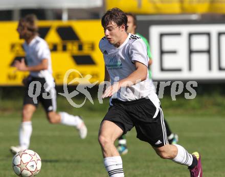 Fussball Kaerntner Liga. Eberndorf gegen Voelkermarkt. Matic Korasa (Eberndorf). Feldkirchen, 24.9.2011.
Foto: Kuess
---
pressefotos, pressefotografie, kuess, qs, qspictures, sport, bild, bilder, bilddatenbank