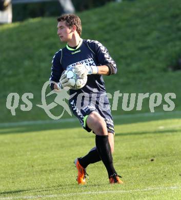 Fussball Kaerntner Liga. Feldkirchen gegen SVG Bleiburg. Hans Joachim Thamer (Feldkirchen). Feldkirchen, 24.9.2011.
Foto: Kuess
---
pressefotos, pressefotografie, kuess, qs, qspictures, sport, bild, bilder, bilddatenbank