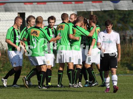 Fussball Kaerntner Liga. Eberndorf gegen Voelkermarkt. Torjubel Voelkermarkt. Feldkirchen, 24.9.2011.
Foto: Kuess
---
pressefotos, pressefotografie, kuess, qs, qspictures, sport, bild, bilder, bilddatenbank