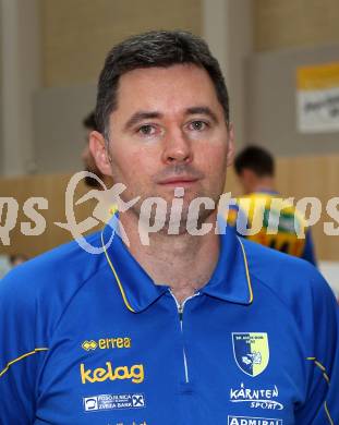 Volleyball. Aich/Dob. Mannschaftsfoto. Portraitfoto. Trainer Simuncic Igor. Bleiburg, 25.9.2011.
Fotos: Kuess
---
pressefotos, pressefotografie, kuess, qs, qspictures, sport, bild, bilder, bilddatenbank