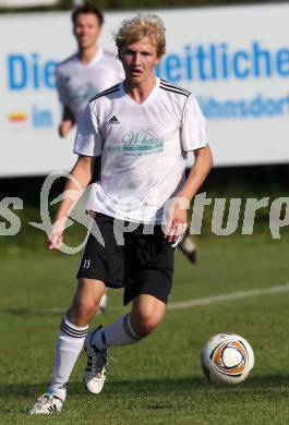 Fussball Kaerntner Liga. Eberndorf gegen Voelkermarkt. Dejan Verdel (Eberndorf). Feldkirchen, 24.9.2011.
Foto: Kuess
---
pressefotos, pressefotografie, kuess, qs, qspictures, sport, bild, bilder, bilddatenbank