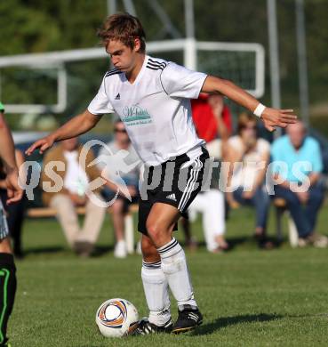 Fussball Kaerntner Liga. Eberndorf gegen Voelkermarkt. Tomaz Kreutz (Eberndorf). Feldkirchen, 24.9.2011.
Foto: Kuess
---
pressefotos, pressefotografie, kuess, qs, qspictures, sport, bild, bilder, bilddatenbank