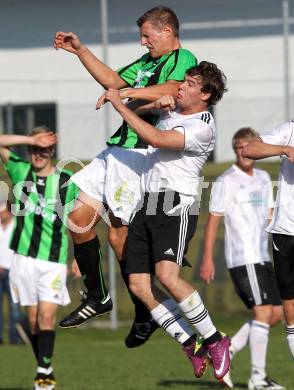 Fussball Kaerntner Liga. Eberndorf gegen Voelkermarkt. Matic Korasa, (Eberndorf), Michael Ogris (Voelkermarkt). Feldkirchen, 24.9.2011.
Foto: Kuess
---
pressefotos, pressefotografie, kuess, qs, qspictures, sport, bild, bilder, bilddatenbank