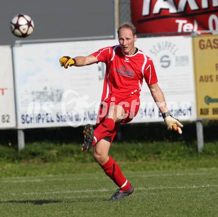 Fussball Kaerntner Liga. Eberndorf gegen Voelkermarkt. Andreas Kuster (Eberndorf). Feldkirchen, 24.9.2011.
Foto: Kuess
---
pressefotos, pressefotografie, kuess, qs, qspictures, sport, bild, bilder, bilddatenbank