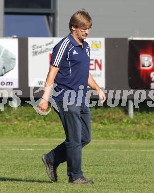 Fussball Kaerntner Liga. Eberndorf gegen Voelkermarkt. Trainer Michael Kreutz (Eberndorf). Eberndorf, am 25.9.2011.
Foto: Kuess
---
pressefotos, pressefotografie, kuess, qs, qspictures, sport, bild, bilder, bilddatenbank