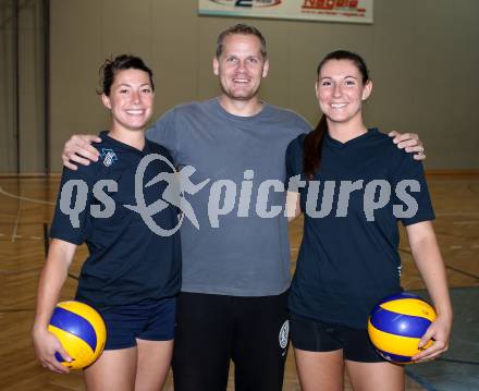 Woman Volleyball League. ATSC Wildcats KLagenfurt. Emmy Blouin, Trainer Joze Casar, Eva Kriegel. Klagenfurt, am 28.9.2011.
Foto: Kuess
---
pressefotos, pressefotografie, kuess, qs, qspictures, sport, bild, bilder, bilddatenbank