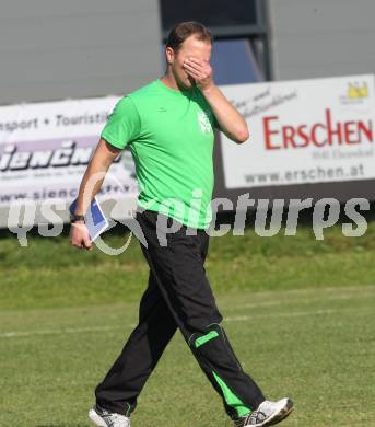 Fussball Kaerntner Liga. Eberndorf gegen Voelkermarkt. Trainer Kurt Stuck (Voelkermarkt). Feldkirchen, 24.9.2011.
Foto: Kuess
---
pressefotos, pressefotografie, kuess, qs, qspictures, sport, bild, bilder, bilddatenbank