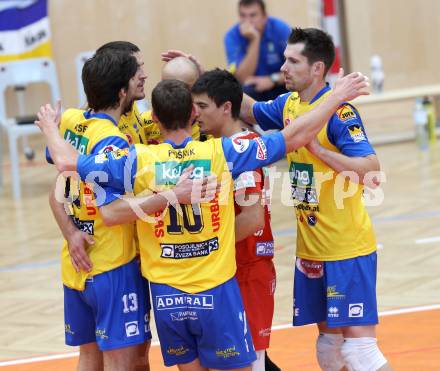 Volleyball. Eroeffnung Jufa Arena in Bleiburg. Heimstaette SK Aich/Dob.   Jubel Aich/Dob. Bleiburg, am 25.9.2011.
Foto: Kuess
---
pressefotos, pressefotografie, kuess, qs, qspictures, sport, bild, bilder, bilddatenbank