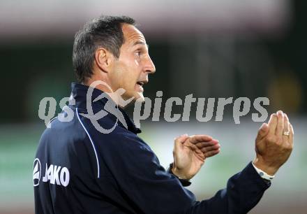 Fussball. Erste Liga. RZ Pellets WAC/St. Andrae gegen Cashpoint SCR Altach. Trainer Adolf Huetter (Altach). Wolfsberg, 30.9.2011. 
Foto: Kuess

---
pressefotos, pressefotografie, kuess, qs, qspictures, sport, bild, bilder, bilddatenbank