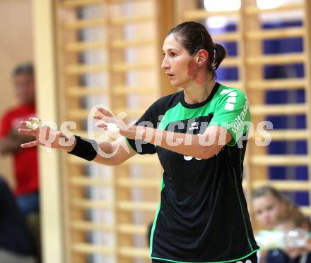 Woman Handball Austria. SG Witasek Kaernten gegen HC MGT BW Feldkirch. Gabriela Eugenia Rotis-Nagy (Kaernten). Feldkirchen, am 24.9.2011.
Foto: Kuess
---
pressefotos, pressefotografie, kuess, qs, qspictures, sport, bild, bilder, bilddatenbank