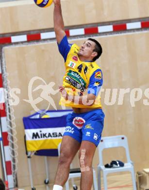 Volleyball. Eroeffnung Jufa Arena in Bleiburg. Heimstaette SK Aich/Dob.   Nemanja Bozic. Bleiburg, am 25.9.2011.
Foto: Kuess
---
pressefotos, pressefotografie, kuess, qs, qspictures, sport, bild, bilder, bilddatenbank