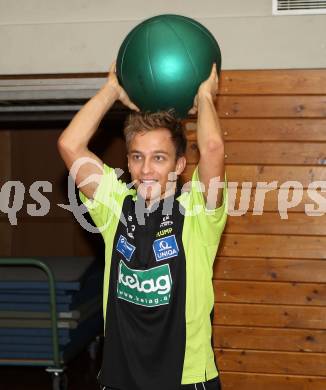 Badminton.  Constantin Sintschnig. Klagenfurt, 24.9.2011.
Foto: Kuess
---
pressefotos, pressefotografie, kuess, qs, qspictures, sport, bild, bilder, bilddatenbank