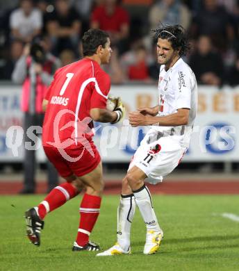 Fussball. Erste Liga. RZ Pellets WAC/St. Andrae gegen Cashpoint SCR Altach. Jacobo,  (WAC), Martin Kobras (Altach). Wolfsberg, 30.9.2011. 
Foto: Kuess

---
pressefotos, pressefotografie, kuess, qs, qspictures, sport, bild, bilder, bilddatenbank